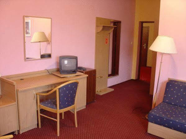 Rezydencja Parkowa Hotel วอร์ซอ ภายนอก รูปภาพ